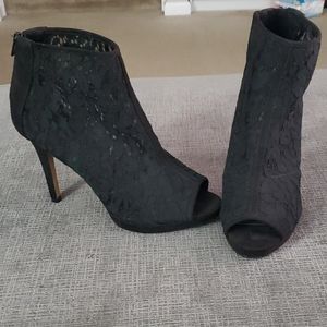 Apt. 9 Peep-toe Lace Booties, size 9.5